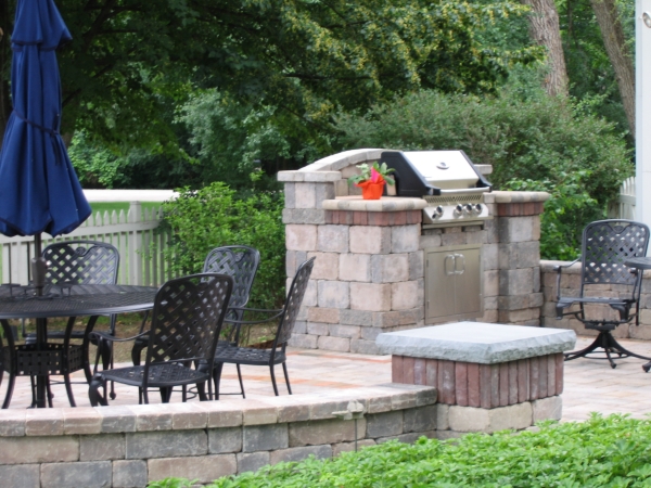 Outdoor kitchen installation